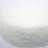 Azúcar refinado es el extracto puro de azúcar, es decir, sacarosa. Un disacárido compuesto de dos moléculas, una de glucosa y otra de fructosa, procedente de la caña de azúcar.